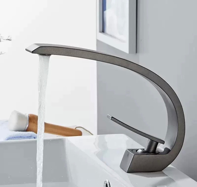 شیرروشویی مدرن برند هایشین hyshin کیفیت محصول فوق العاده جنس بدنه برنجی با دوام بالا