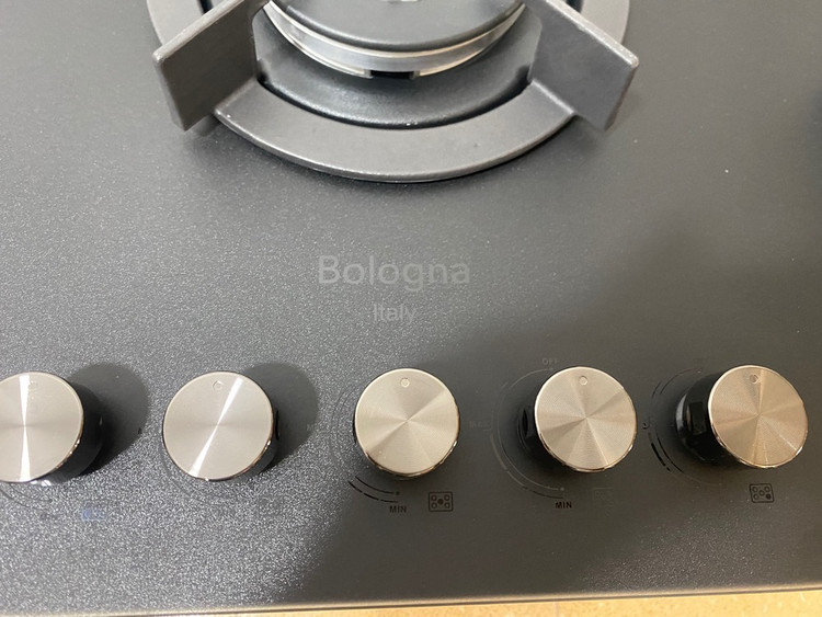 اجاق گاز صفحه شیشه ای مات 5 شعله برند بلوگنا bologna ایتالیایی سرشعله ساباف دارای ترموکوپل ایمنی