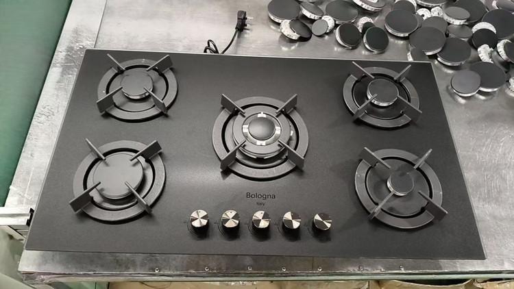 اجاق گاز صفحه شیشه ای مات 5 شعله برند بلوگنا bologna ایتالیایی سرشعله ساباف دارای ترموکوپل ایمنی